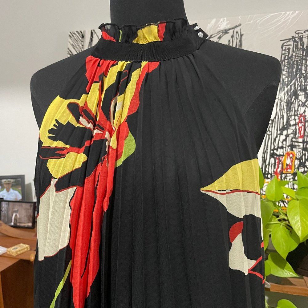 Jonathan Martin top Accordian Pleated Top Abstract Floral Black Red Yellow